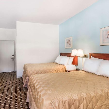 Super 8 By Wyndham Knoxville Downtown Area Εξωτερικό φωτογραφία