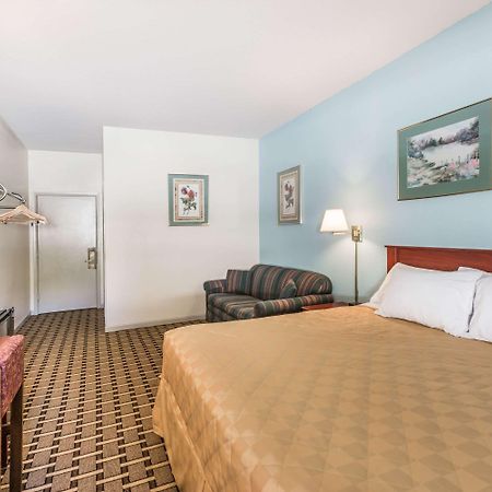 Super 8 By Wyndham Knoxville Downtown Area Εξωτερικό φωτογραφία