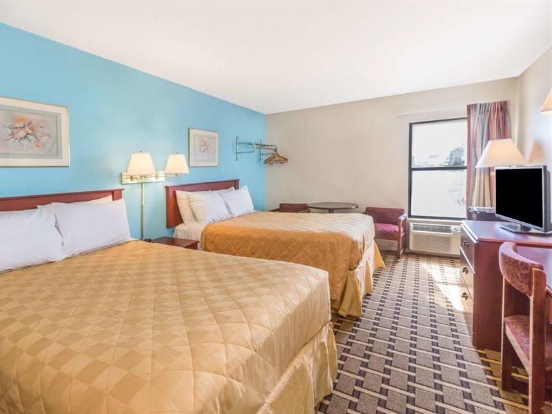 Super 8 By Wyndham Knoxville Downtown Area Εξωτερικό φωτογραφία