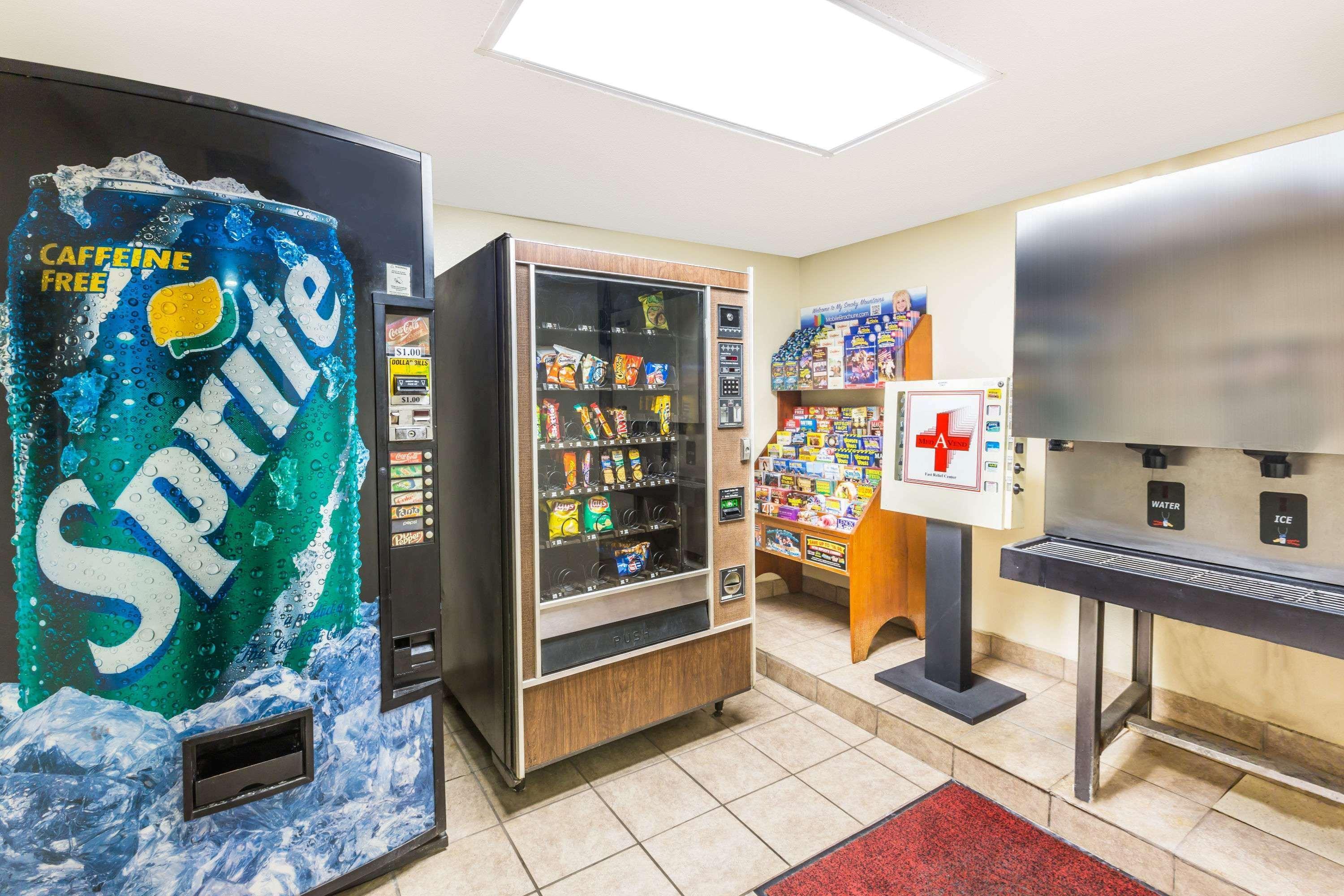 Super 8 By Wyndham Knoxville Downtown Area Εξωτερικό φωτογραφία