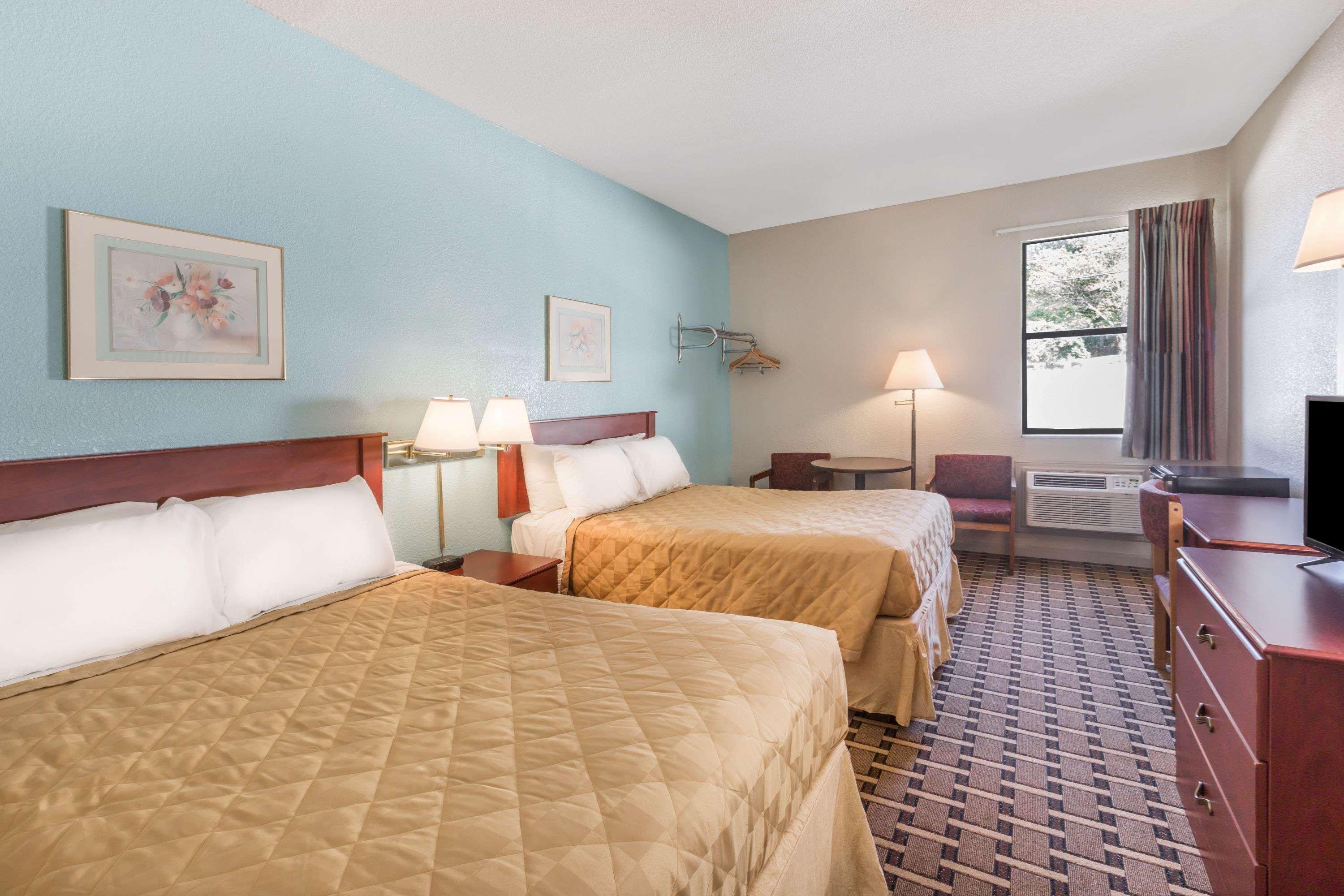 Super 8 By Wyndham Knoxville Downtown Area Εξωτερικό φωτογραφία