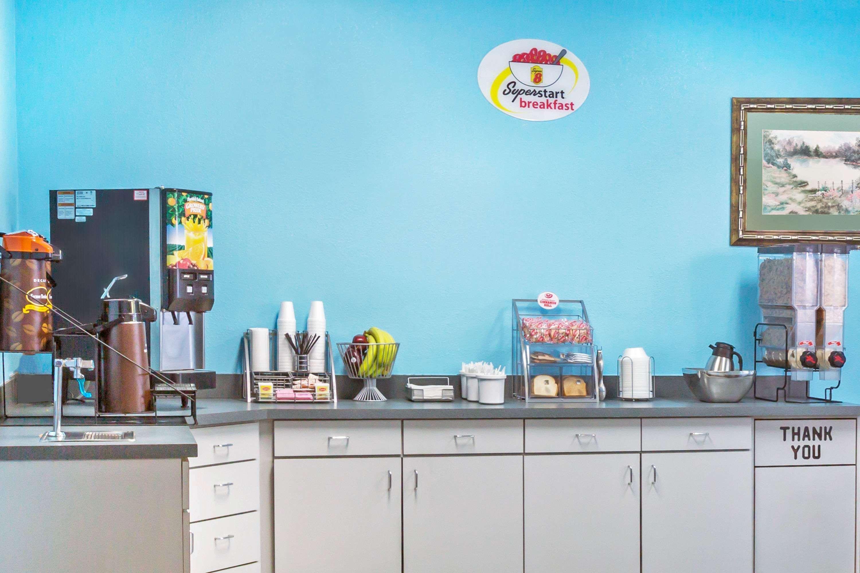 Super 8 By Wyndham Knoxville Downtown Area Εξωτερικό φωτογραφία