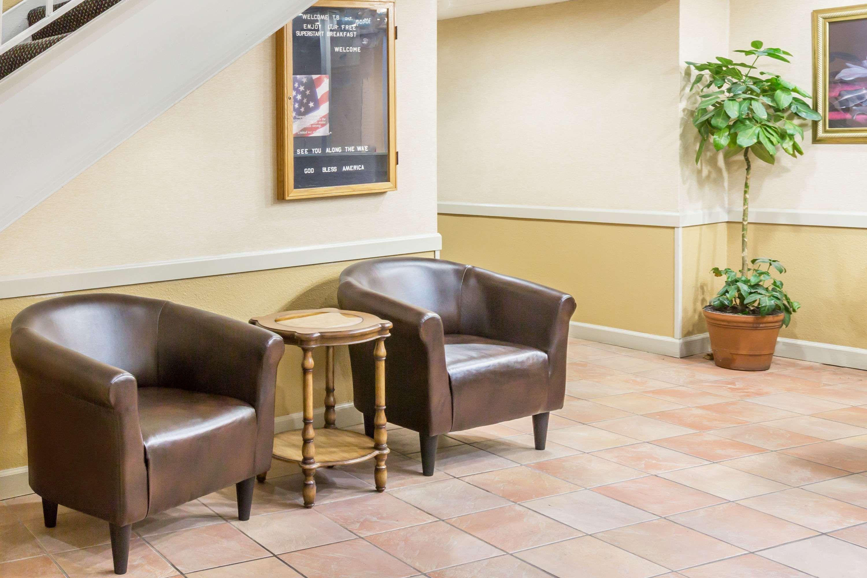 Super 8 By Wyndham Knoxville Downtown Area Εξωτερικό φωτογραφία