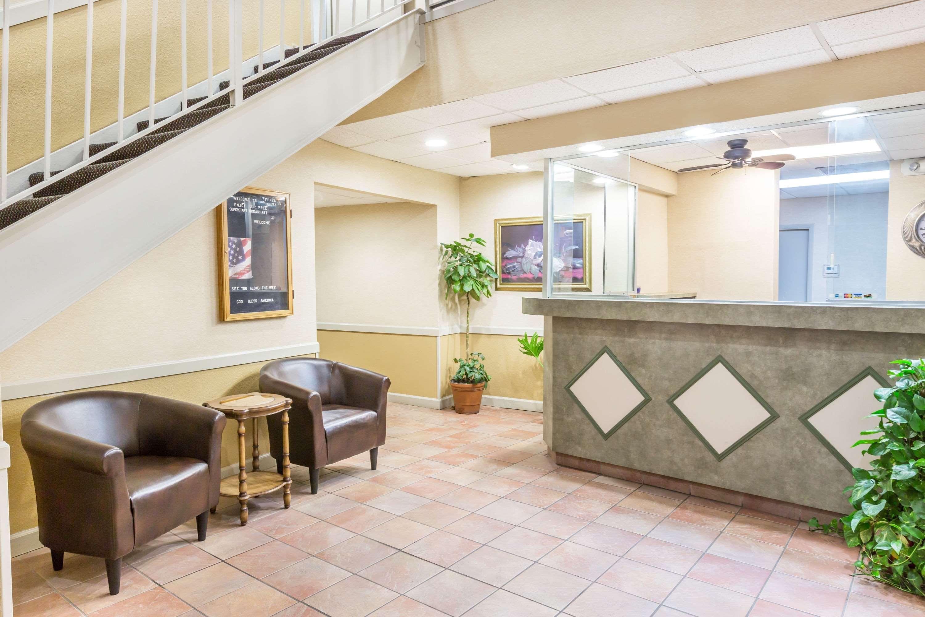 Super 8 By Wyndham Knoxville Downtown Area Εξωτερικό φωτογραφία
